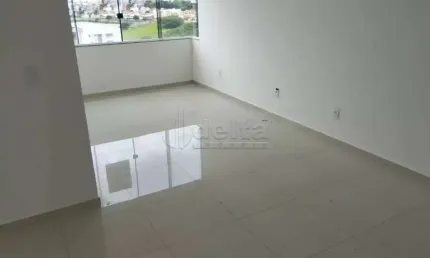 Apartamento disponível para locação no bairro santa mônica em uberlândia-mg.