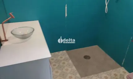 Casa residencial disponível para locação no bairro jardim karaíba em uberlândia-mg.