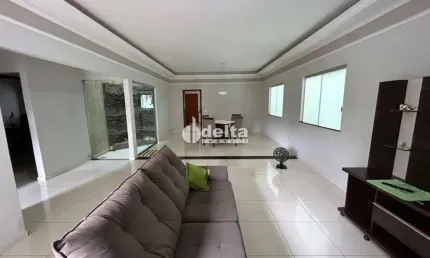 Casa residencial disponível para locação e venda no bairro santa mônica em uberlândia-mg