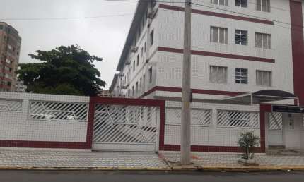 Kitnet Mobiliada com Vaga de Garagem no Boqueirão, Apenas 50 Metros da Praia