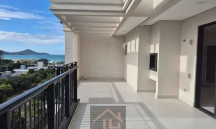 Maravilhosa cobertura duplex com 03 amplas suítes a 200 mts da praia de canto grande /mariscal