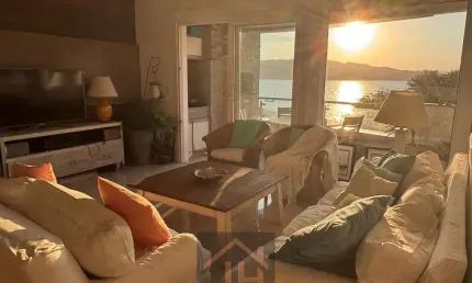 Apto de 115 mts2 com 3 dormts, frente mar , vista deslumbrante do litoral de bombinhas, poucos mts da praia da lagoinha, com suas piscinas naturais.