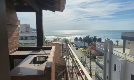 Oportunidade; cobertura, frente mar, 03 dormts, sendo 1 suíte, amplo terraço com churrasqueira, com vista lateral e frente do mar de bombas/bombinhas.