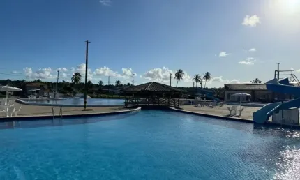 Casa no Condomínio Águas de Camaçari em Lucena com 3 Suítes com Piscina e Lazer Completo