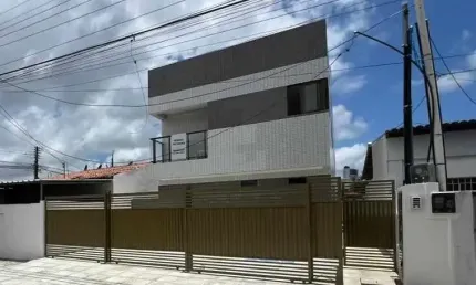 Apartamento térreo com área na torre com 3 quartos sendo 2 suítes