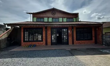 Sobrado com Sala comercial em Morro do Meio, Joinville/SC
