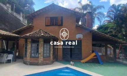 Casa à venda, com 4 quartos em Bonsucesso - Petrópolis/RJ