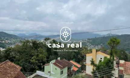 Casa com 5 quartos em condomínio na Iucas, Teresópolis/RJ.