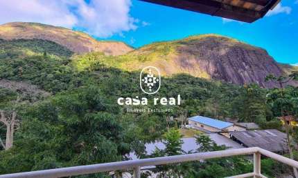 Linda Casa em condomínio fechado com a configuração exclusiva.