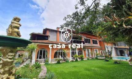 Excelente casa de alto padrão em área nobre no centro de Petrópolis