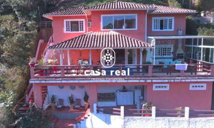 Casa de 3 Suítes, em Condomínio em Itaipava Petrópolis.