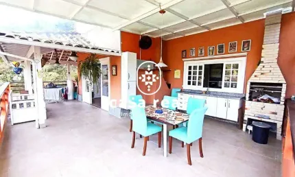 Casa de 3 Suítes, em Condomínio em Itaipava Petrópolis.