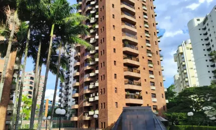 Cobertura duplex de 600m² no Morumbi com piscina, churrasqueira, 4 suítes, 5 vagas. Preço especial. Aceita permuta.