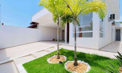 Casa nova  avenda em Peruibe, possui 03 dormitórios e piscina