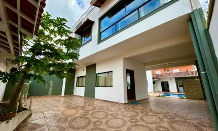 Casa no bairro oasis em peruibe. Possui 04 dormitórios sendo 03  suíte