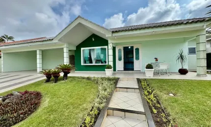 Casa  a venda no condominio Bougainville 3 , em Peruíbe. Possui 03 suites