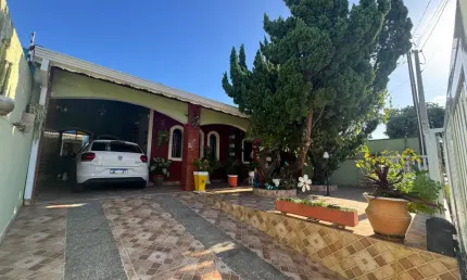 Casa  a venda  no bairro Três Marias em Peruibe. Possui 03 dormitórios e edícula.