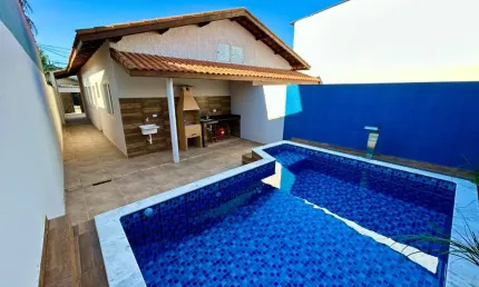 Casa nova com piscina e 2 dormitórios a venda na praia de Itanhaém