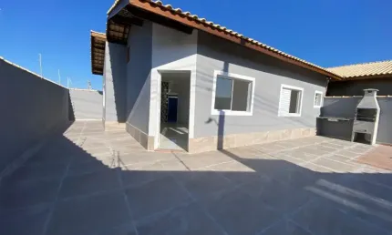 Casa para Venda no bairro Bopiranga. Possui  2 dormitórios e piscina.