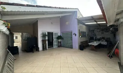 Casa para venda, itanhaém. possui 03 dormitórios, piscina e edícula