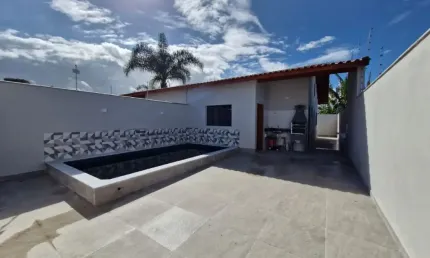 Casa para Venda, Itanhaém / SP. Possui 02 dormitórios e piscina