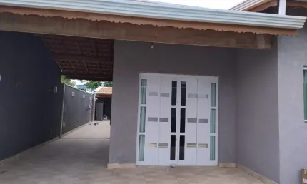 Casa para Venda, Itanhaém / SP. Possui 03 dormitórios e piscina