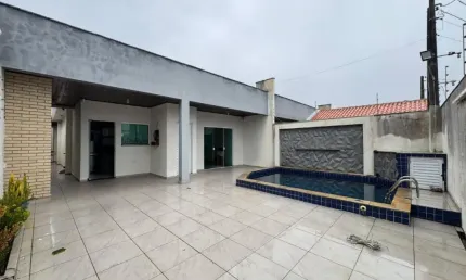 Casa para Venda, Itanhaém / SP. Possui 03 dormitórios e piscina