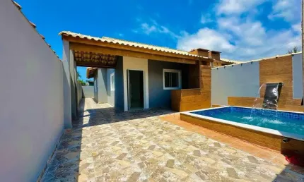 Casa nova para Venda, Itanhaém / SP. Possui 02 dormitórios e piscina.