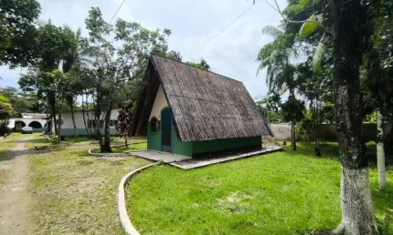 Chácara para venda, itanhaém / sp. possui 2 chales, toda murada