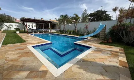 Casa alto padrão para venda, peruíbe / sp. possui piscina e 04 suites