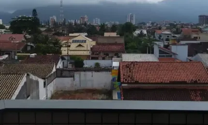 Apartamento para venda, peruíbe / sp. possui 02 dormitórios e sacada