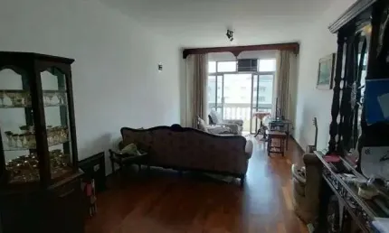Imóvel para venda possui 180 metros quadrados com 3 quartos em Gonzaga - Santos - SP