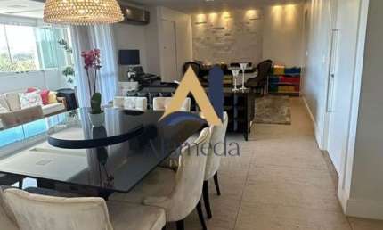 Apartamento Garden em Condomínio para venda no Bairro Vila Brandina com 4 suítes, quintal privativo, 4 vagas cobertas e 223 m²