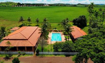 Fazenda à venda na Avenida Paraná, 10, Zona Rural, Uraí