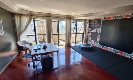 Excelente apartamento em bairro nobre de Curitiba, próximo ao centro civico