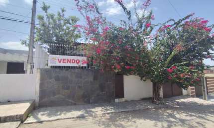 Casa para Venda em Pesqueira, Centro, 3 dormitórios, 1 suíte, 1 banheiro, 1 vaga