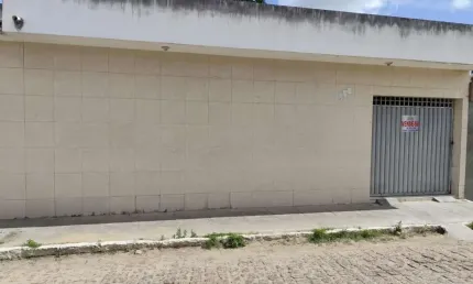 Casa para Venda em Pesqueira, Pedra Redonda, 2 dormitórios, 1 suíte, 1 banheiro, 2 vagas