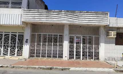 Casa para Venda em Pesqueira, Centro, 2 dormitórios, 1 suíte, 1 banheiro, 1 vaga