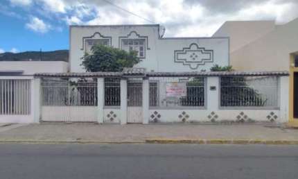 Casa para Venda em Pesqueira, Centro, 4 dormitórios, 3 banheiros, 1 vaga