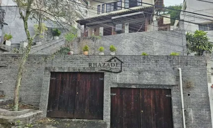 Excelente Duplex, ótima localização. 4 quartos sendo 2 suítes por R$ 900.000