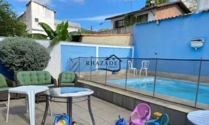 Excelente casa em Itaipu Niterói, a 300 metros dos principais mercados.
