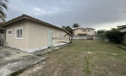 Casa em Camboinhas Niterói com terreno plano de 700m2, próximo a praia.