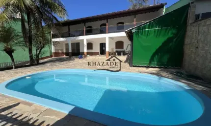 Excelente casa na praia de Itaipu Niterói, a apenas 800 metros da praia.