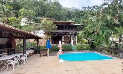 Exatamente Casa à venda no Condomínio Grotão - Itaipu, Niterói.