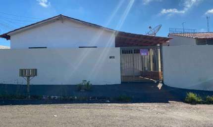 Casa para alugar em Jataí, Vila Jardim Rio Claro, com 3 quartos, com 135.48 m²