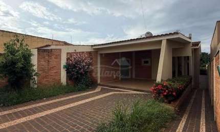 Casa para alugar em Jataí, Centro, com 3 quartos, com 500 m²