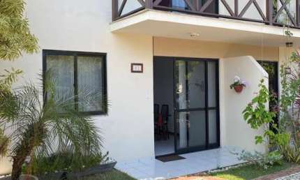 Oportunidade Village em condominio fechado em  Itapuã