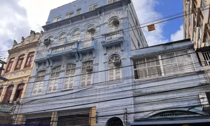 Prédio Comercial com 1.815m² de área construída com 52 suítes - Centro/Salvador-BA