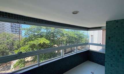 Apartamento maravilhoso com 2 quartos + Dependência completa e 2 vagas à venda no Costa Azul