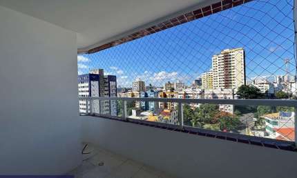 Belo apartamento à venda quarto e sala com varanda em Vila Laura